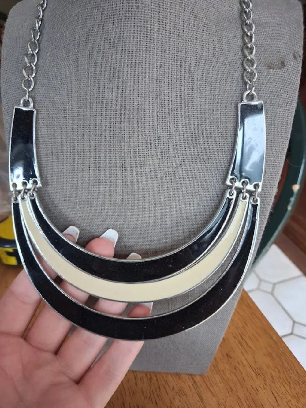 18 inch Retro style NY Statement necklace